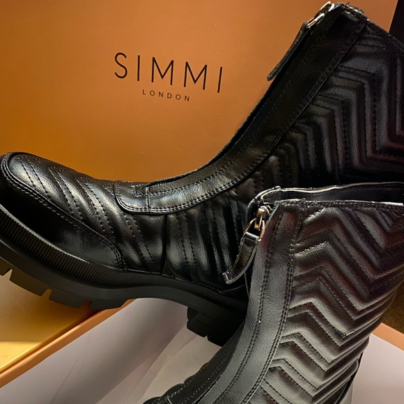 SIMMI LONDON MARTINEZ BLACK TEXTURES ZIP FRONT CHUNKY ANKLE BOOT